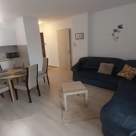 117 Family 3 Near By Heroes Square With Free Garage *