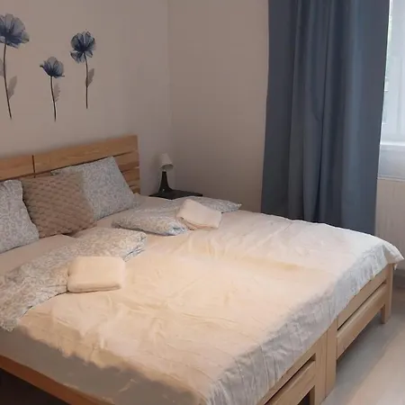 117 Family 3 Near By Heroes Square With Free Garage *