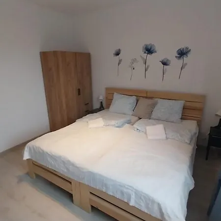 117 Family 3 Near By Heroes Square With Free Garage Apartmán